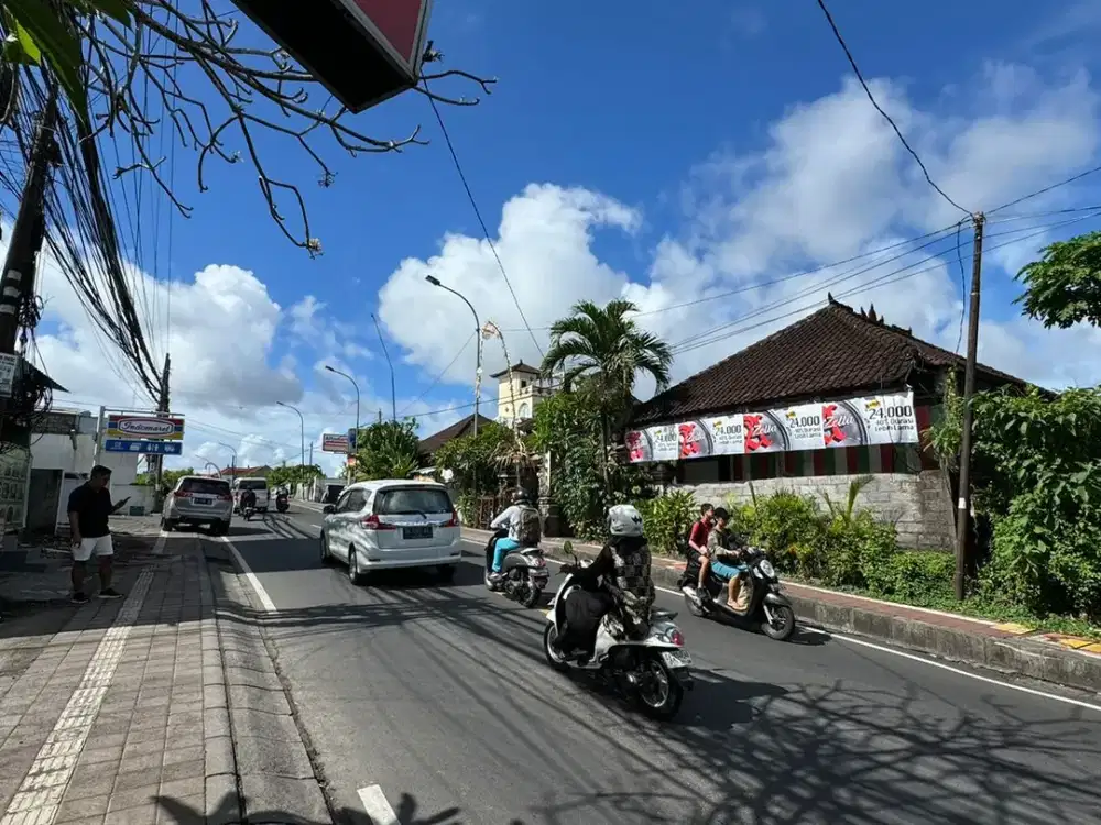 Tanah Jalan Raya Uluwatu Strategis Dekat Sidewalk