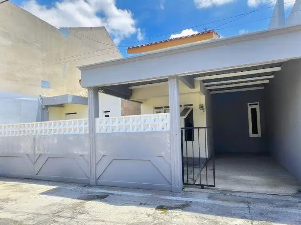 rumah siap huni lingkungan perumahan lokasi dekat Exit tol dan belakang hotel alana