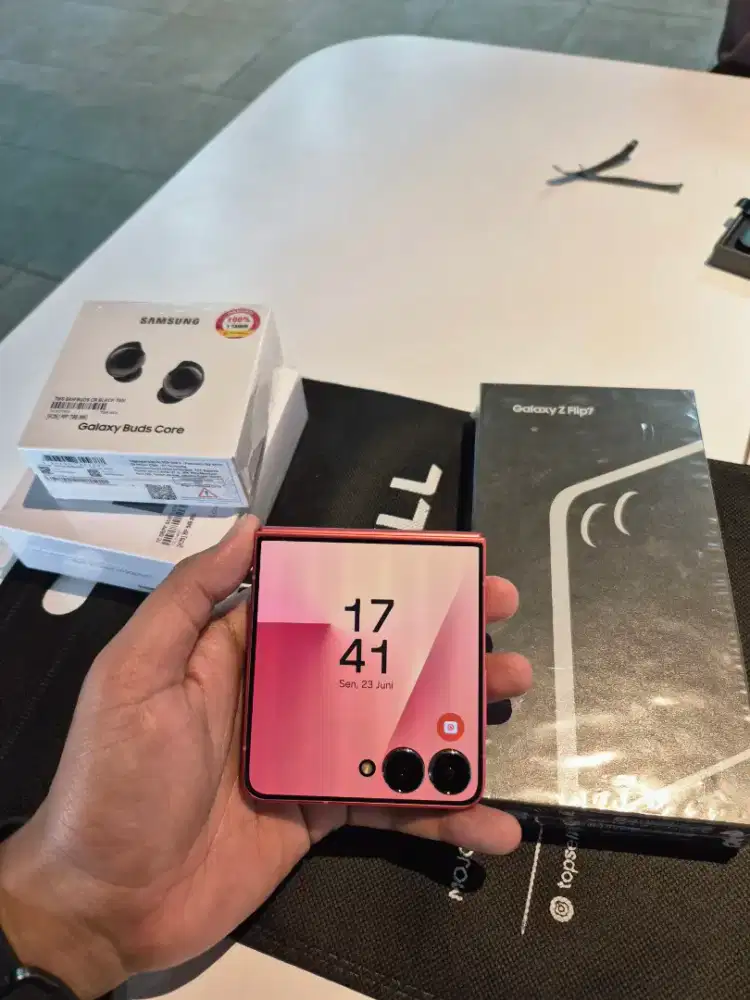Samsung Z FLIP 7‼️NEW,SEGEL,RESMI SEIN. Bisa Di kredit‼️