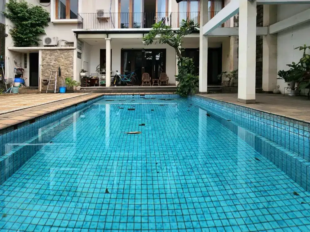 RUMAH MODERN STYLE DI KEBAYORAN LAMA – JALAN LEBAR, LOKASI SUPER STRATEGIS