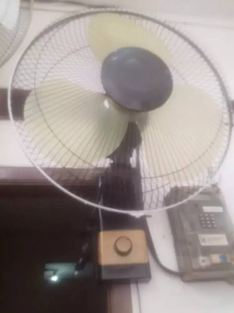 Kipas angin dinding 16 inch cosmos normal siap pakai nego tipis