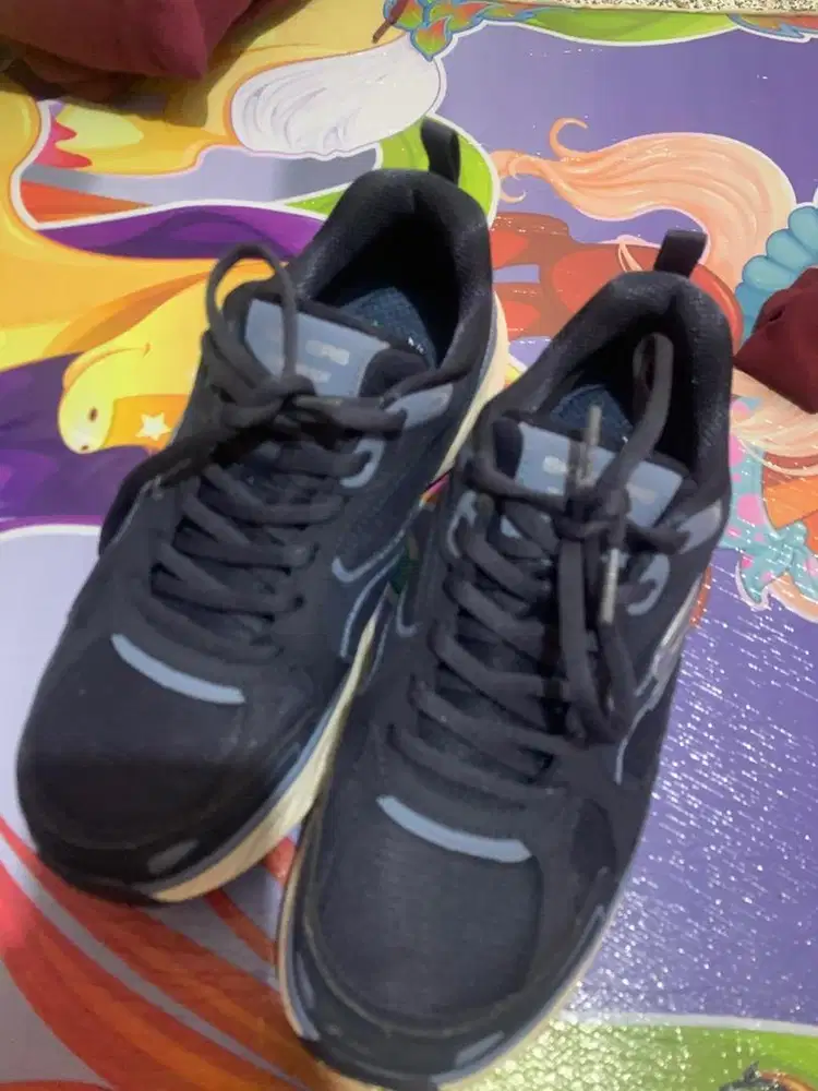 Sepatu skechers