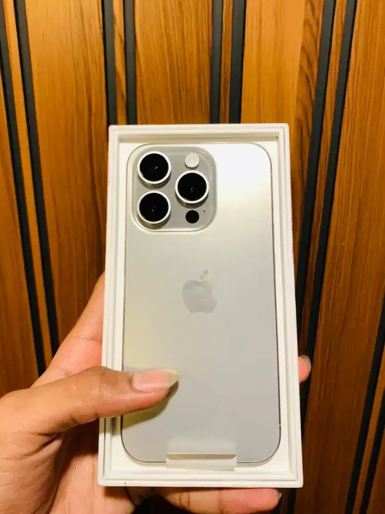 iPhone 15 pro natural titanium 256gb iBox