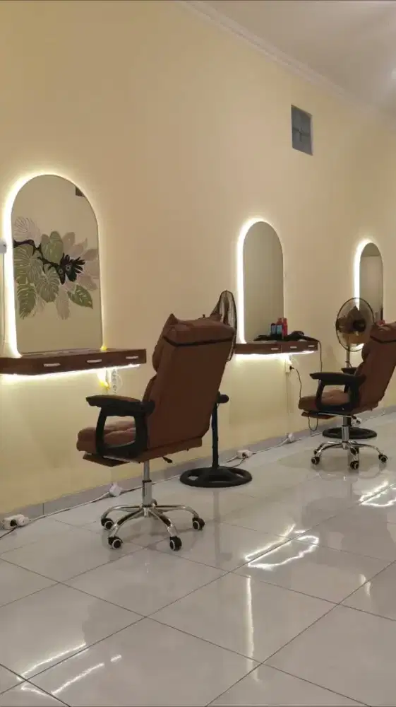 DIBUTUHKAN KAPSTER BARBERMAN SALON