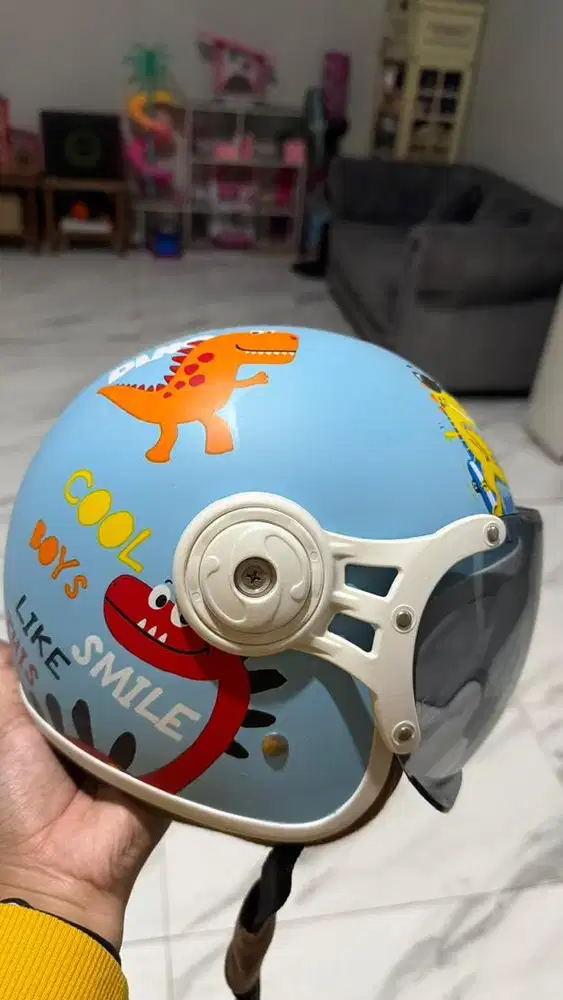 Helm anak karakter dino
