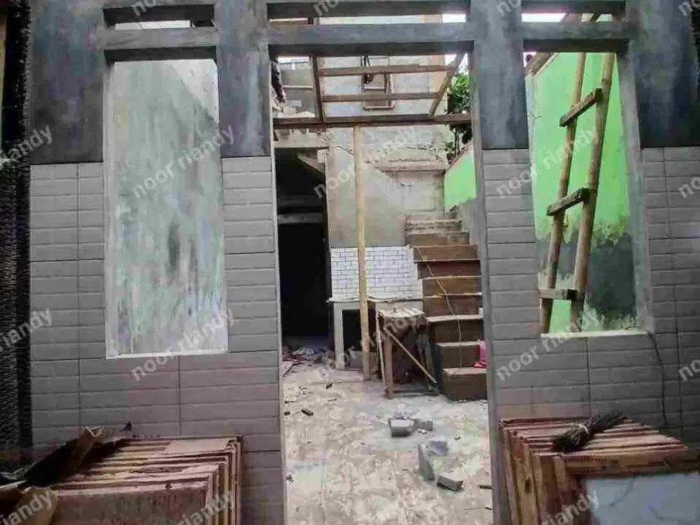 DI JUAL RUMAH BARU SATU SETENGAH LANTAI AKSES MOTOR DI CONDET JAKTIM