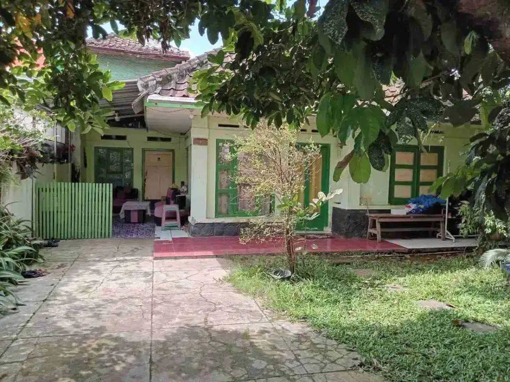 Dijual rumah kuno antik perlu renovasi, lokasi strategis dekat alun alun Sumedang