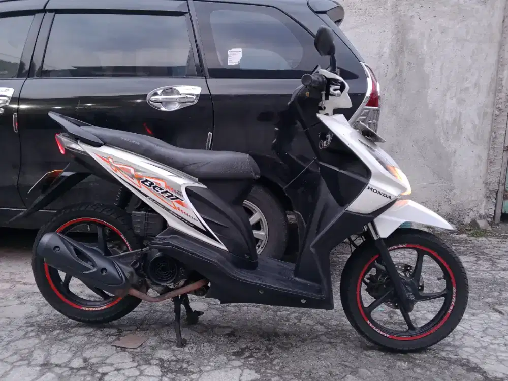 Honda beat karbu tahun 2012 warna putih