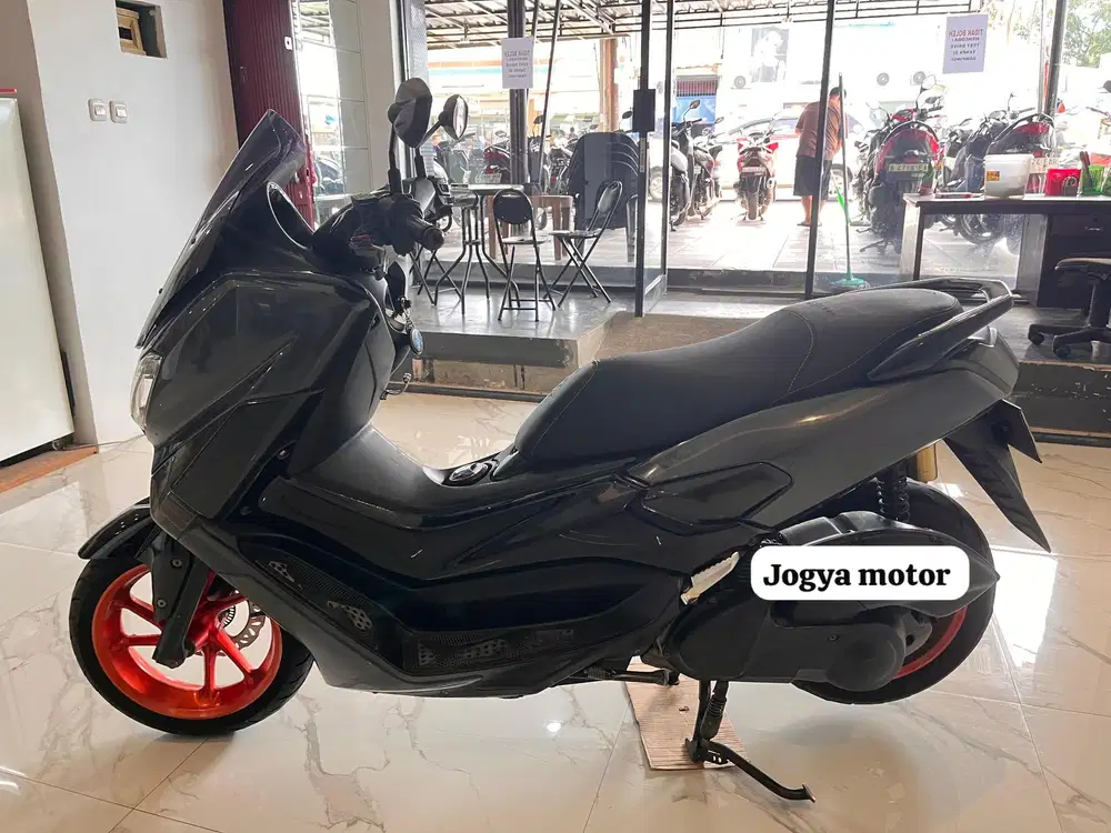 (B) yamaha nmax 155 tahun 2016