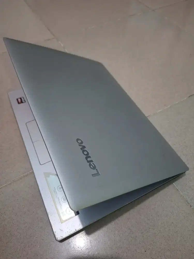 Bismillah dijual laptop lenovo slim A9 ram 8gb ssd240gb siap pakai