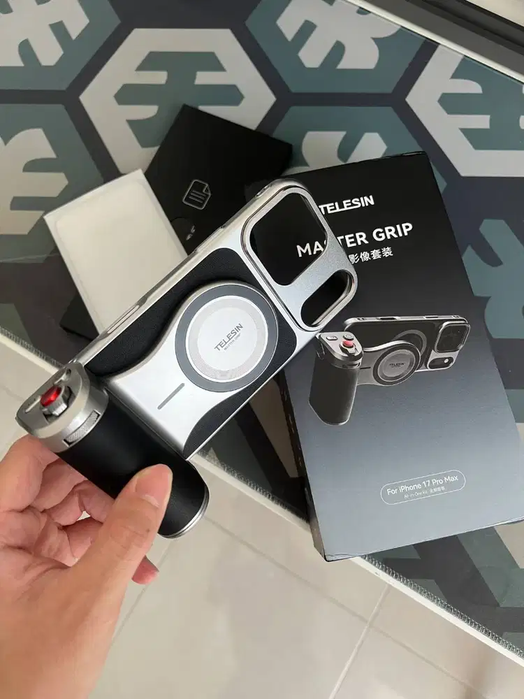 TELESIN Master Grip for iPhone 17 Pro Max (Creator Combo)