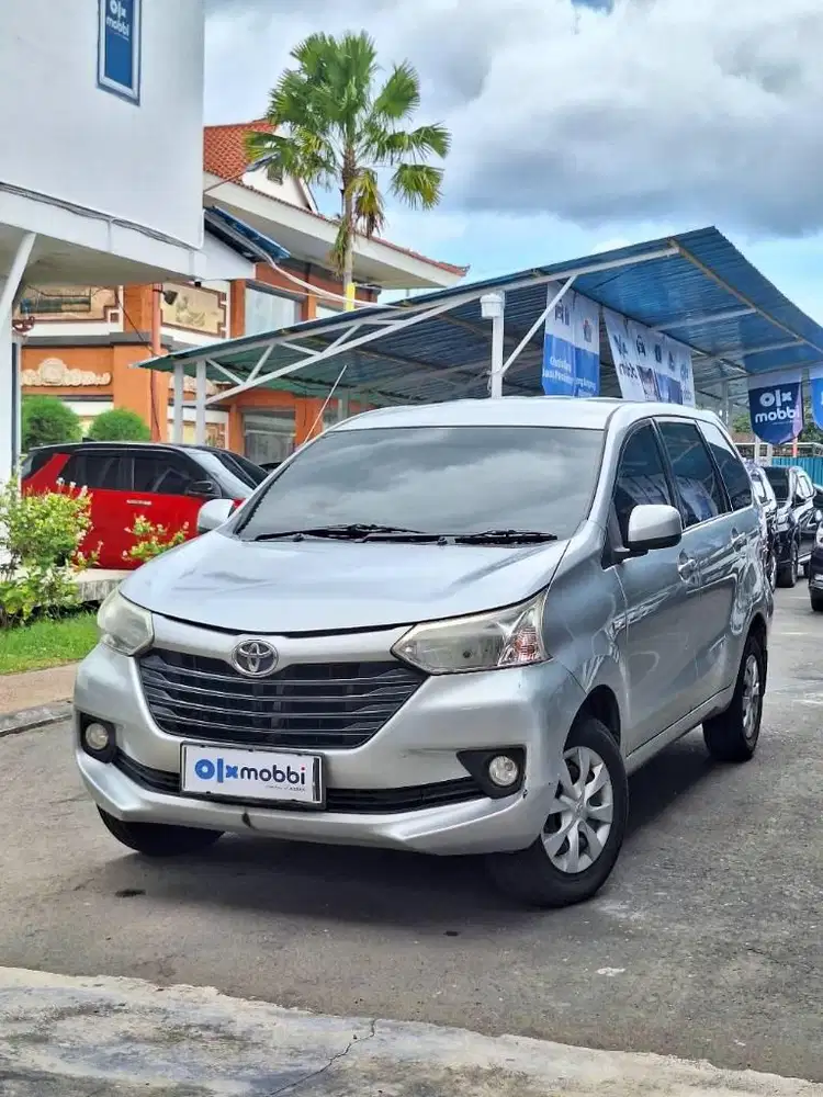 DP RENDAH  - Toyota Avanza 1.3 E Bensin AT 2015 Silver