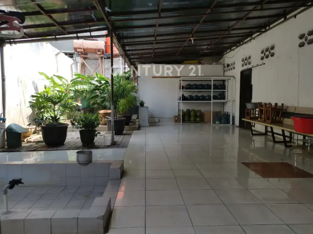 Strategis! RUMAH PLUS GUDANG LUAS Di Palmerah, Jakarta Barat.