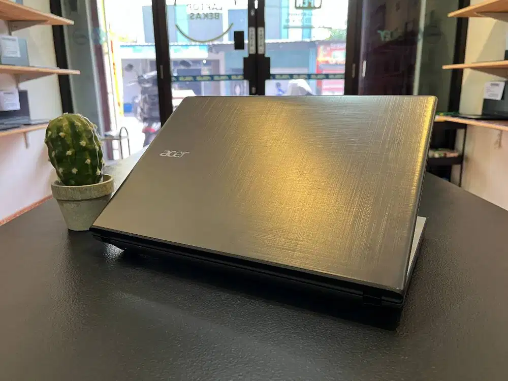 ACER E5-476G//DUAL VGA NVIDIA GEFORCE MX130 (2GB)