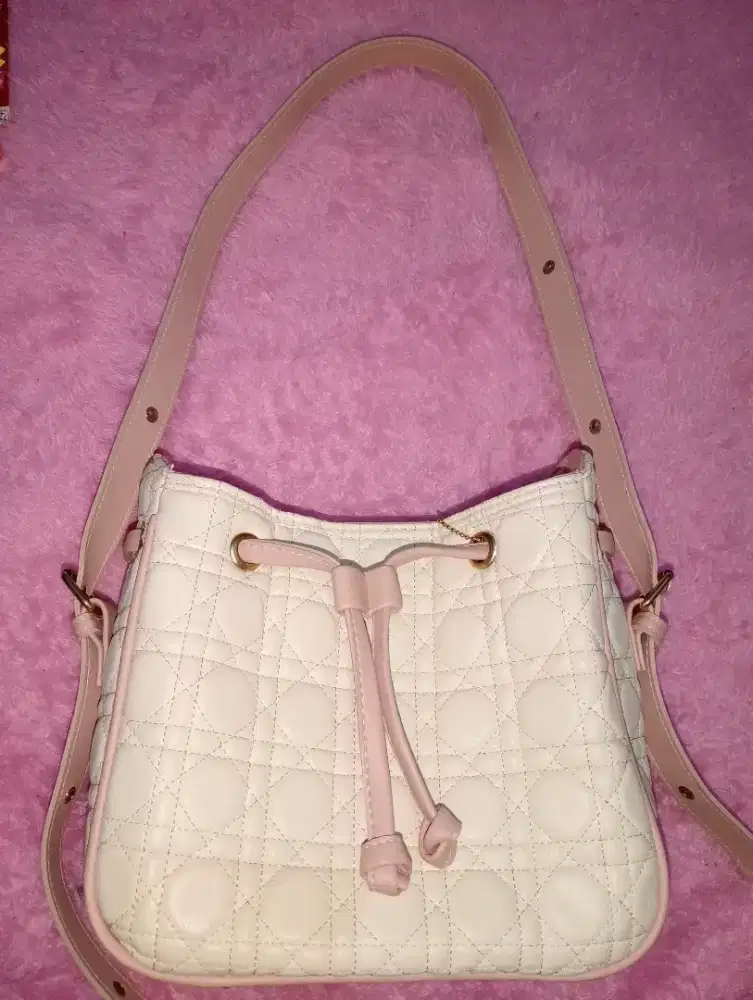 Tas wanita tali serut