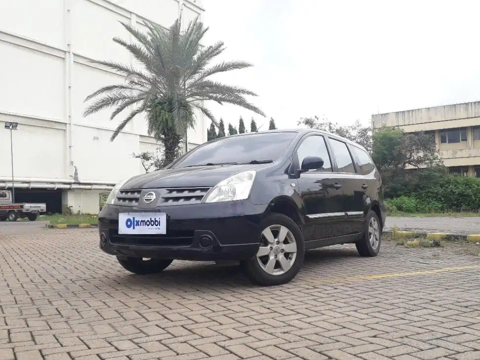TDP 4,JT Nissan Grand livina 1.5 XV Bensin-AT Hitam 2011