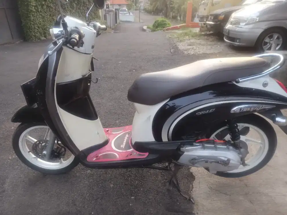 Dijual honda scoopy tahun 2012 B DKI jakarta selatan