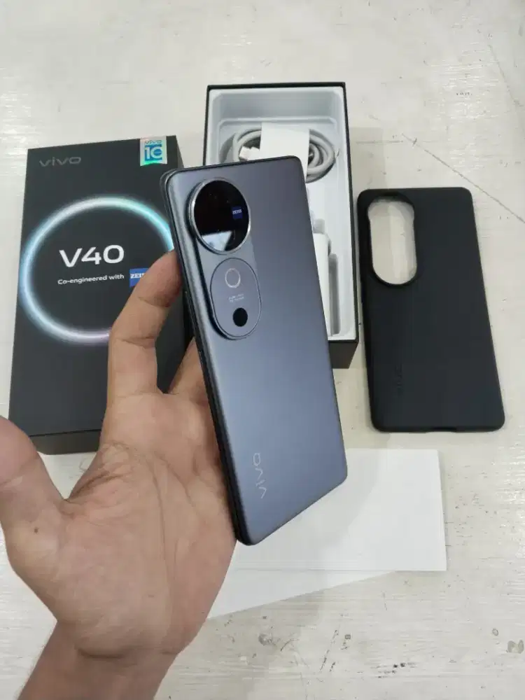 Vivo V40 5G ram 12/256 Seken masih mulus banget dan masih lengkap