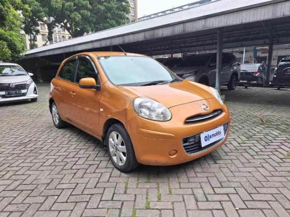 DP MURAH Nissan March 1.2 L Bensin-MT 2011 Oranye CCMOB