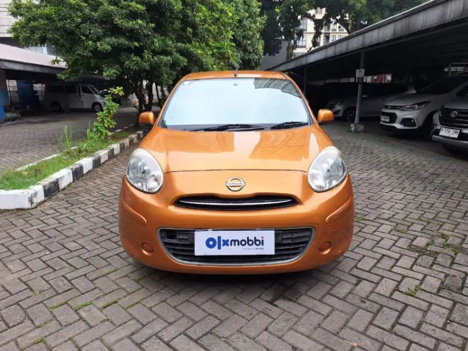 DP MURAH Nissan March 1.2 L Bensin-MT 2011 Oranye CCMOB