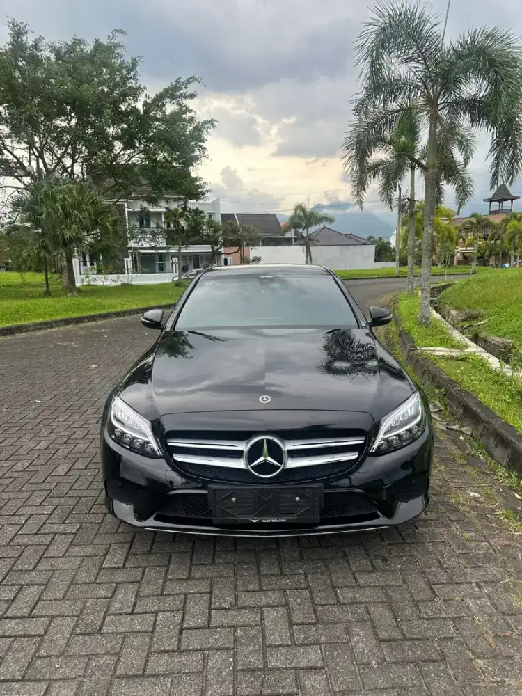 Mercedes Benz C200 Low KM