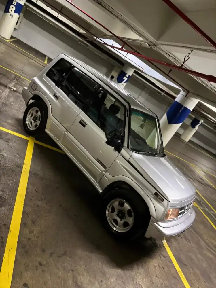 DIJUAL CEPAT Suzuki Escudo NOMADE 2000 Bensin