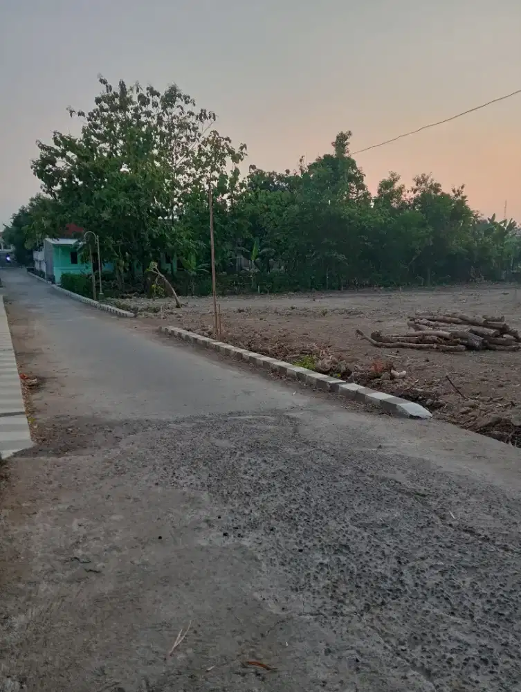 200 meter dari jalan Nasional, Tanah Krikilan