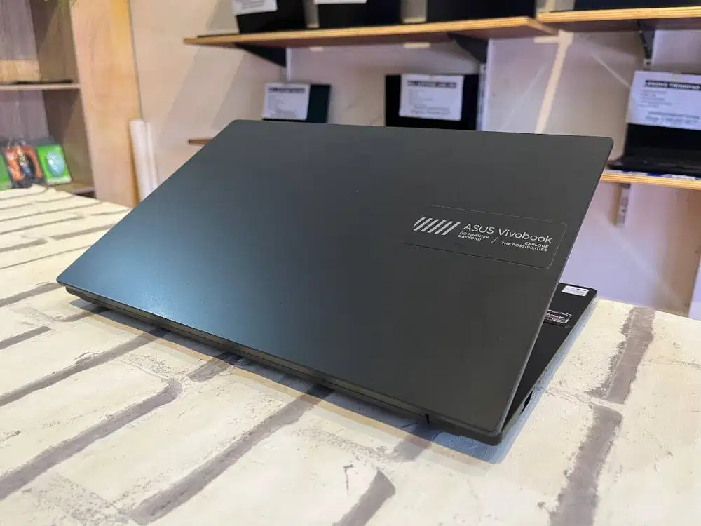 ASUS VIVOBOOK GO E1404FA // RYZEN 3-7320U // RAM8