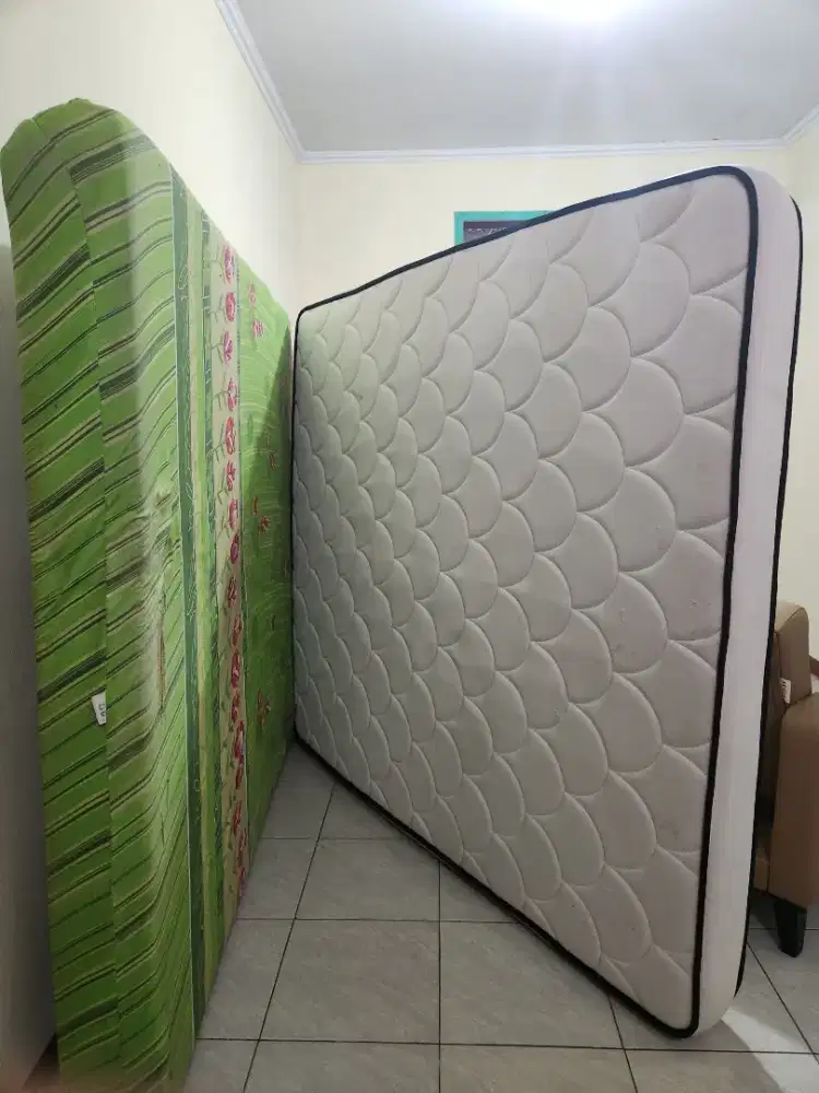 Dijual kasur bekas pakai, mau pulang kampung