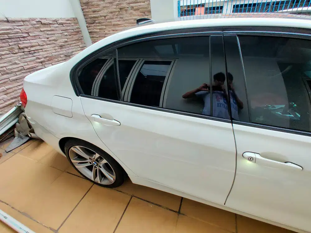 BMW 328i 2013 Bensin