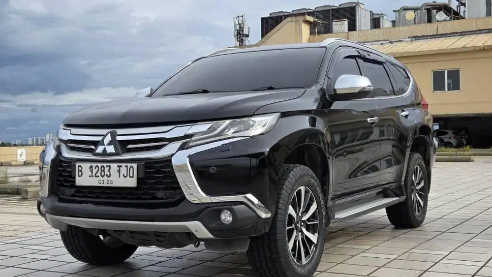 Mitsubishi Pajero Dakar AT 2017 Black Piano