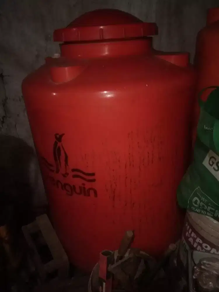 Jail torn air merk pinguin