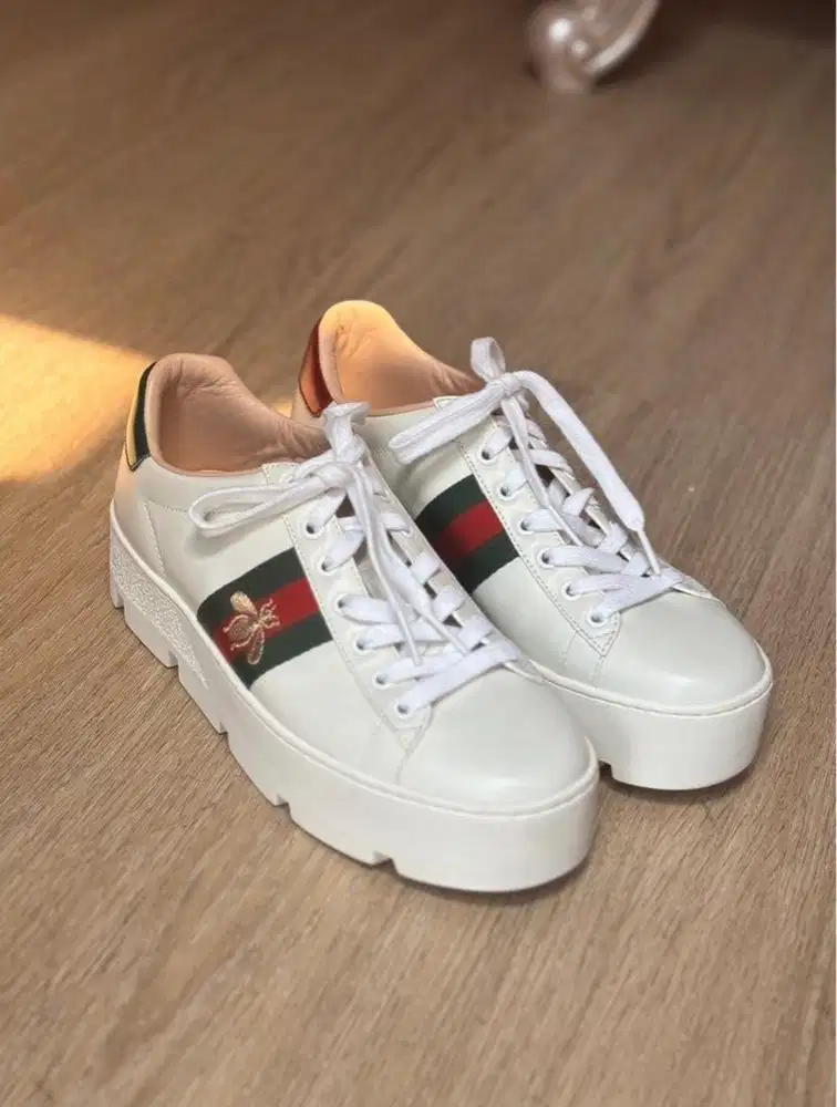 Preloved Gucci woman's ace platform sneakers white leather with bee
