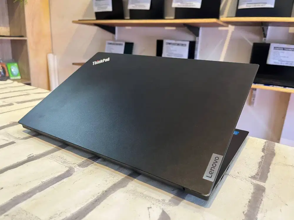 LENOVO THINKPAD T14 // RAM 16GB // BACKLIT