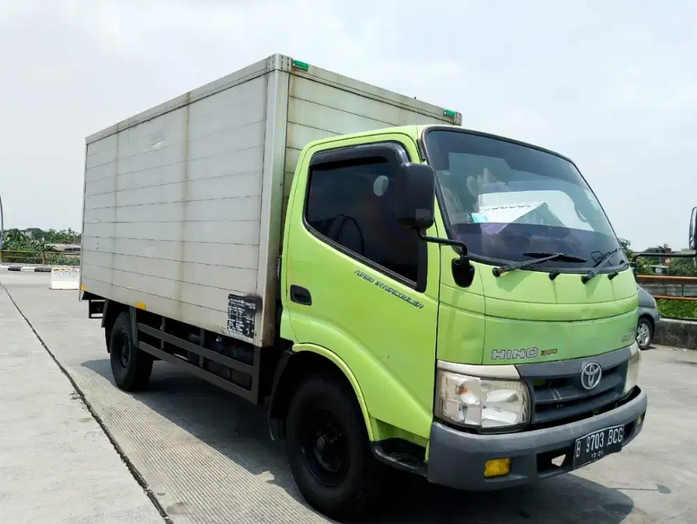 Hino Dutro Engkel Long 2011