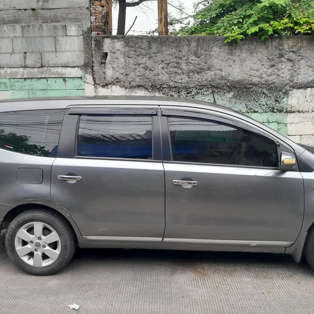 Nissan Grand livina 2010 Bensin