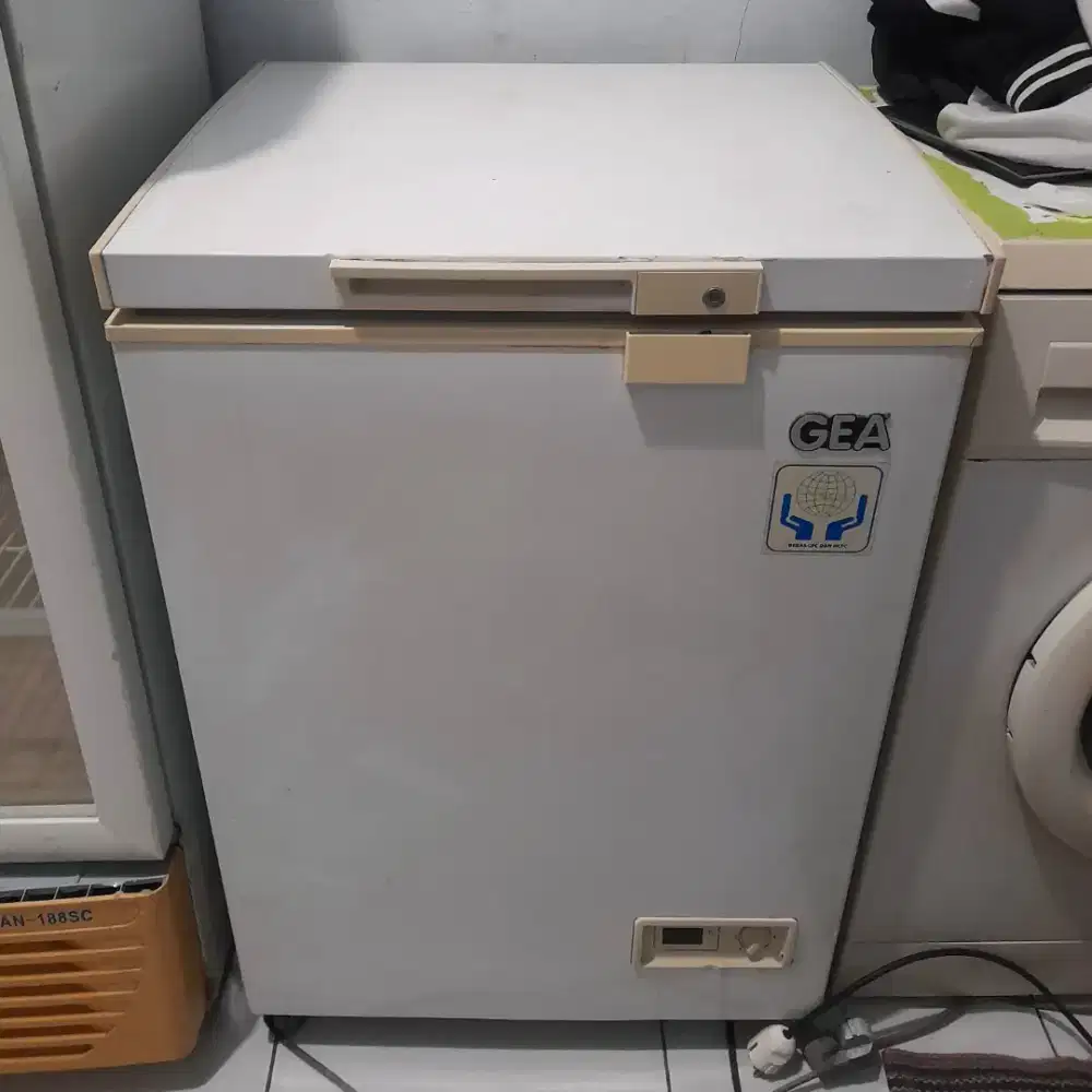 Freezer Box 100 Liter . Second . Normal . Bergaransi