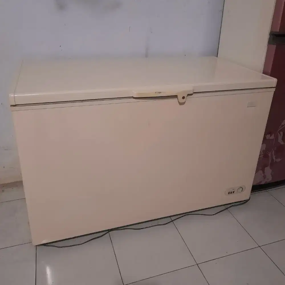 Freezer Box ELEKTROLUX 400 Liter . Second . Bergaransi