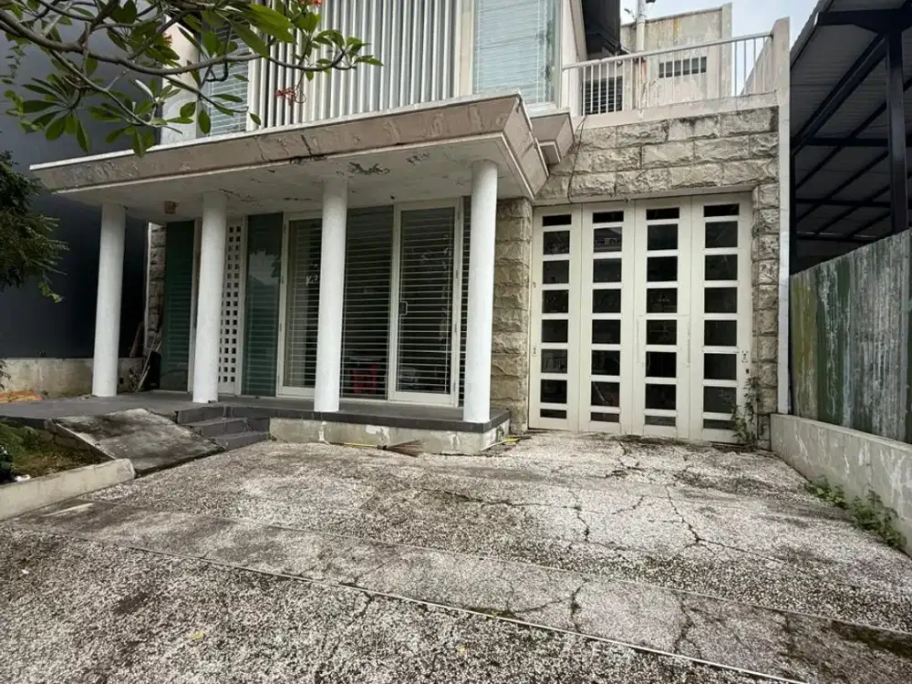 Dijual rumah 2 lantai modern minimalis di grand Eastwood citraland 10x21