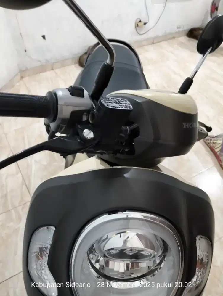 Dijual motor merk Honda Scoopy THN 2023 warna coklat