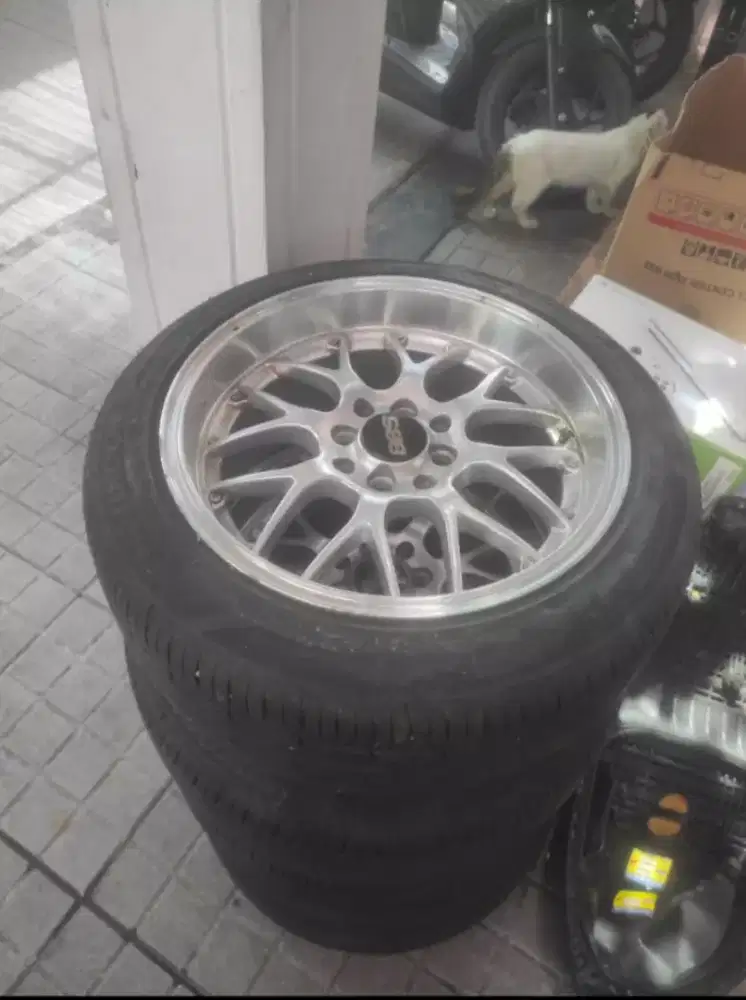 Vleg bekas 17 inchi, kondisi mulus, harga terjangkau