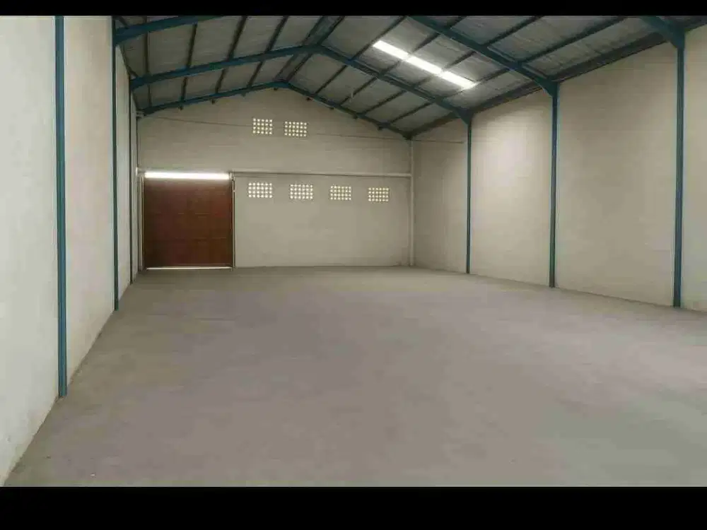 Di sewakan Gudang murah dekat exit tol Kebak kramat Palur.