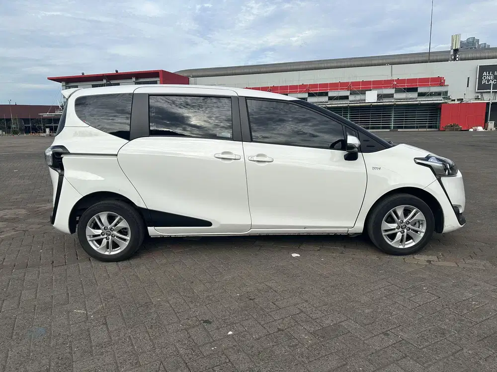 (Dp 5 jt) Toyota Sienta G UpGrade V matic 2017 kondisi mesin body ok