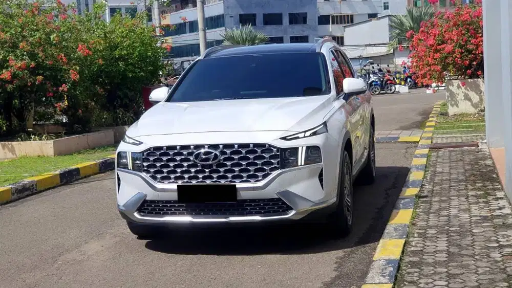 Hyundai Santafe Santa Fe 2.2 Diesel AT 2022 Putih Low Km