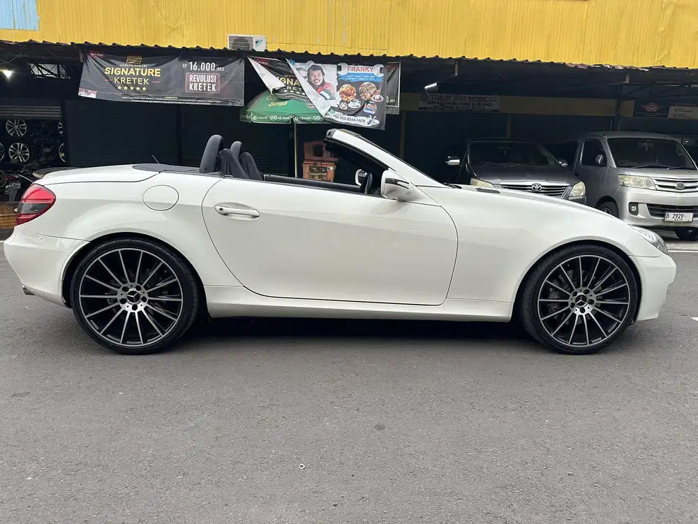 (Dp 50 jt) Mercedes SLK 300 Full Upgrade 2010 kondisi istimewa