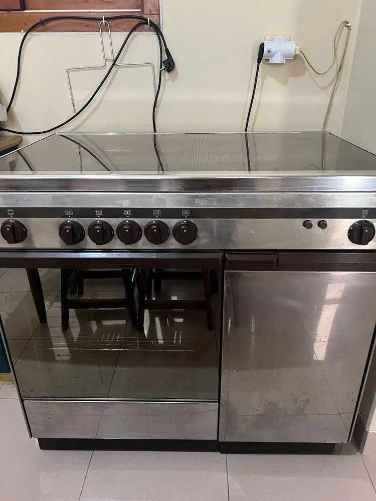 Kompor Oven Ariston