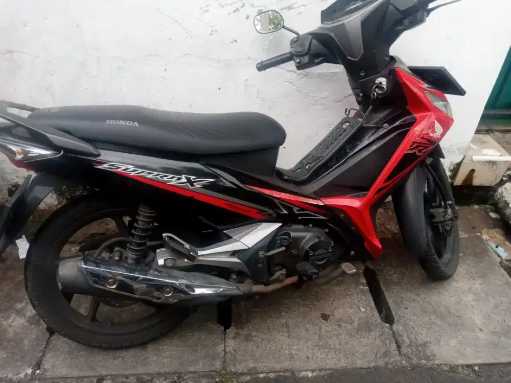 Di jual motor Honda supra x 125.thn 2018. Ss lengkap. Rp.8,900.000