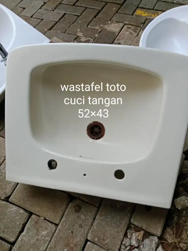 Wastafel cuci muka toto