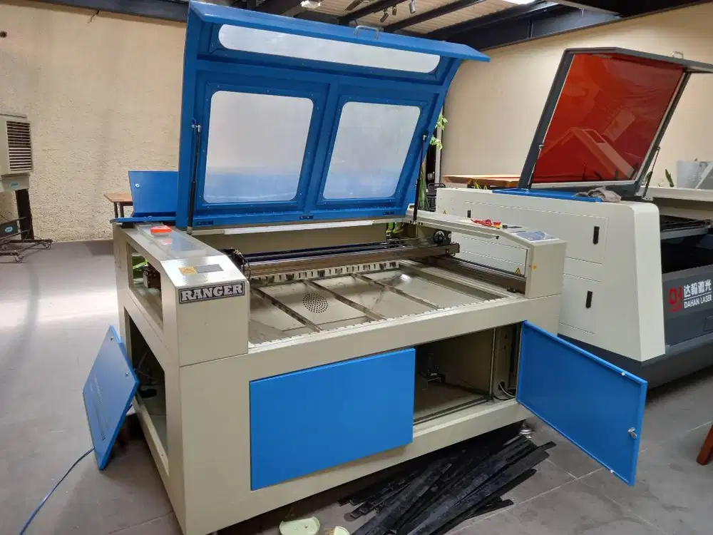 Mesin Laser CO2 1390 - 1000 W eks Display