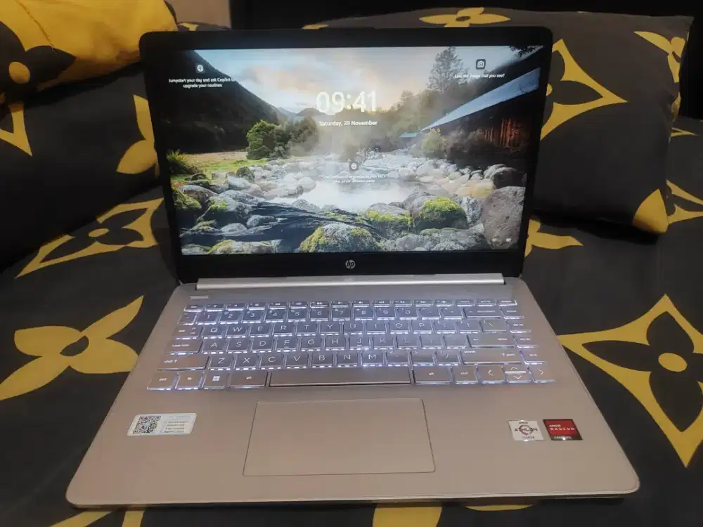 Hp 14s  12/512GB VGA2GB